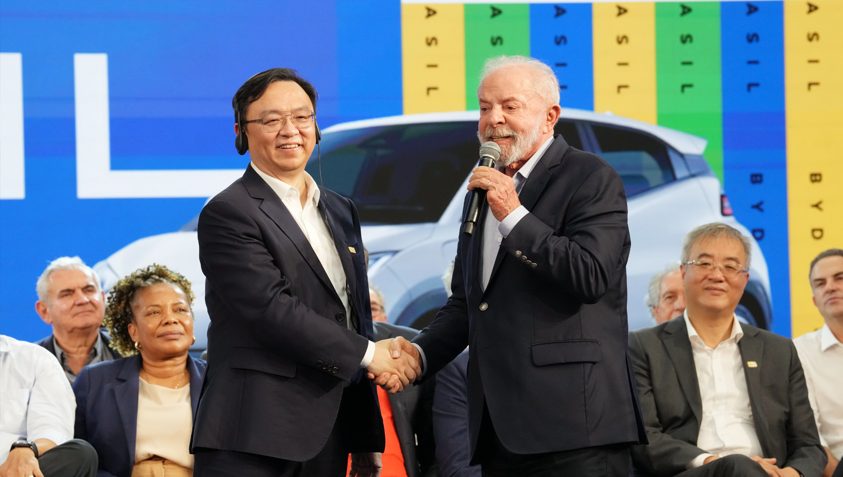 比亚迪第1400万辆新能源车在巴西工厂下线，巴西总统卢拉成为车主