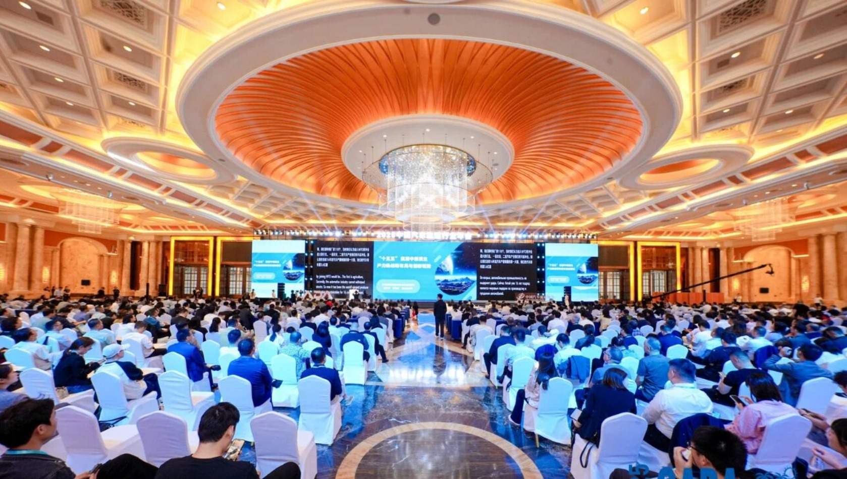 中国汽车流通行业寒气逼人背负三座大山