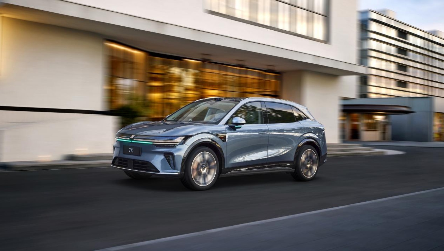 央视硬核探厂！焕新极氪7X如何扛住“国家级”安全大考？