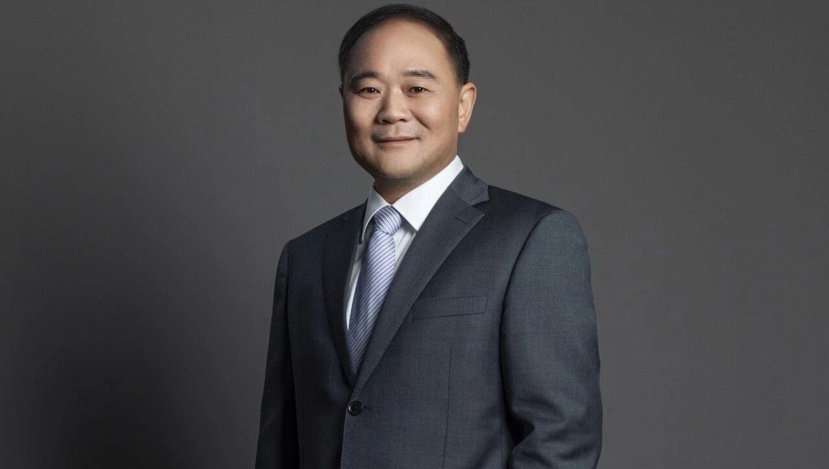 李书福并未退居幕后  仍是吉利掌控人